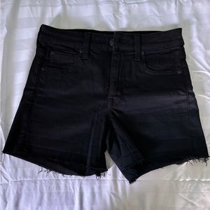 The shorts are hi-rise. It’s new never worn.
